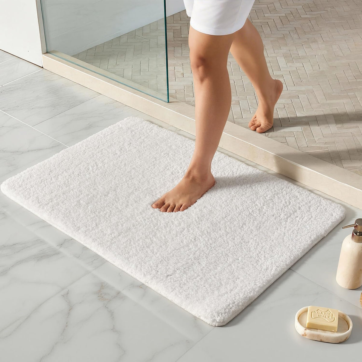 TYUU Black Bathroom Rug, Ultra Soft Bath Rugs Non Slip Washable, Super Absorbent Quick Dry Small Bath Mat with Rubber Backing for Bathroom Floor, Shower, or Sink, Black 16" x 24"