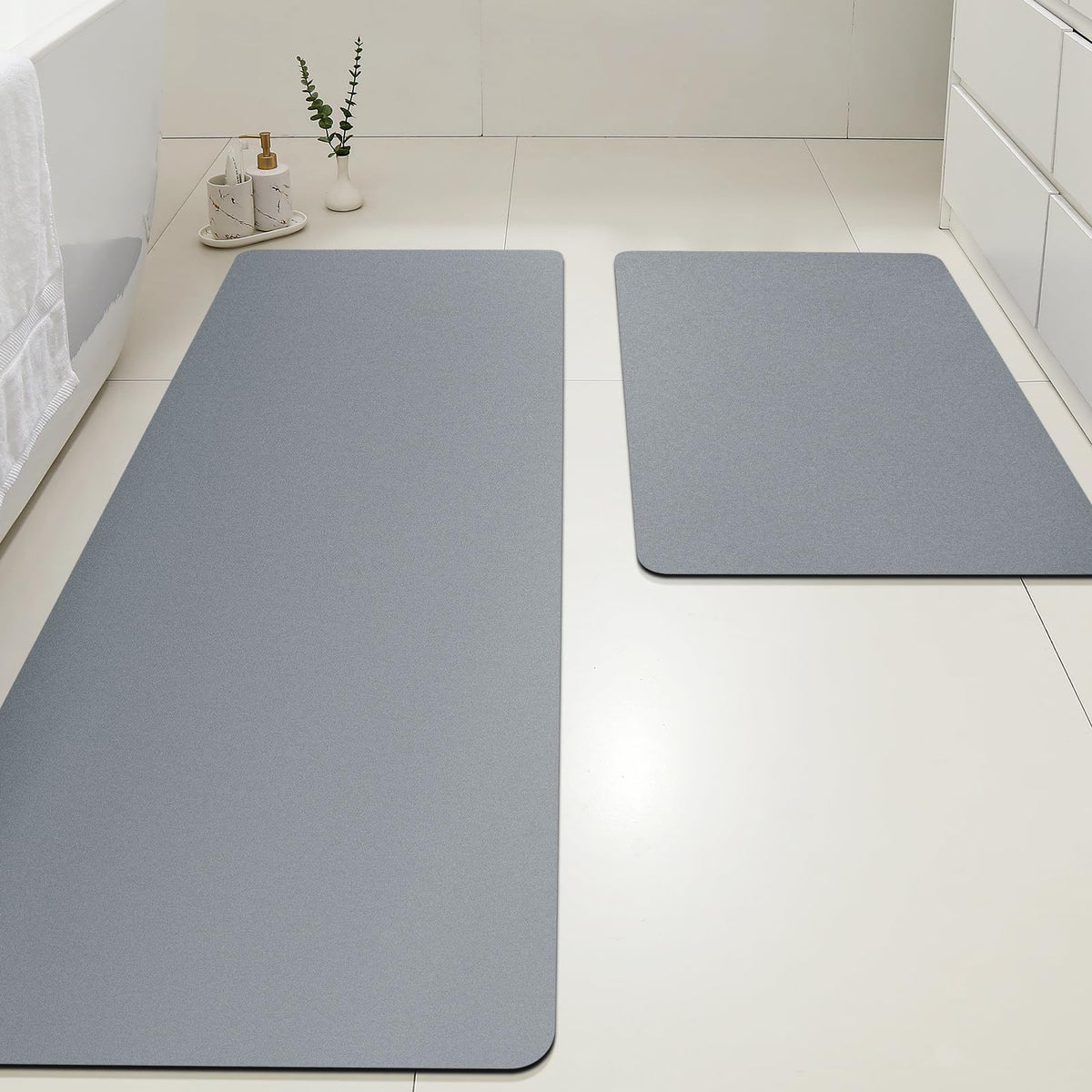 ACCUMTEK Non Slip Bath Mat, Thin Bathroom Rugs Fit Under Door, Quick Dry Bath Mats, Machine Washable Bath Rugs for Bathroom, Bathtub & Kitchen, Grey/Bordered/24 x17
