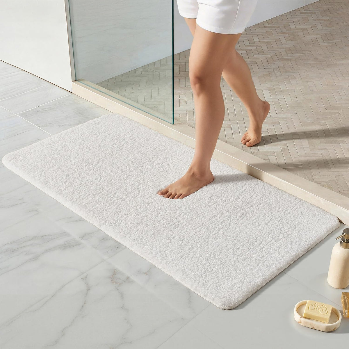 TYUU Black Bathroom Rug, Ultra Soft Bath Rugs Non Slip Washable, Super Absorbent Quick Dry Small Bath Mat with Rubber Backing for Bathroom Floor, Shower, or Sink, Black 16" x 24"