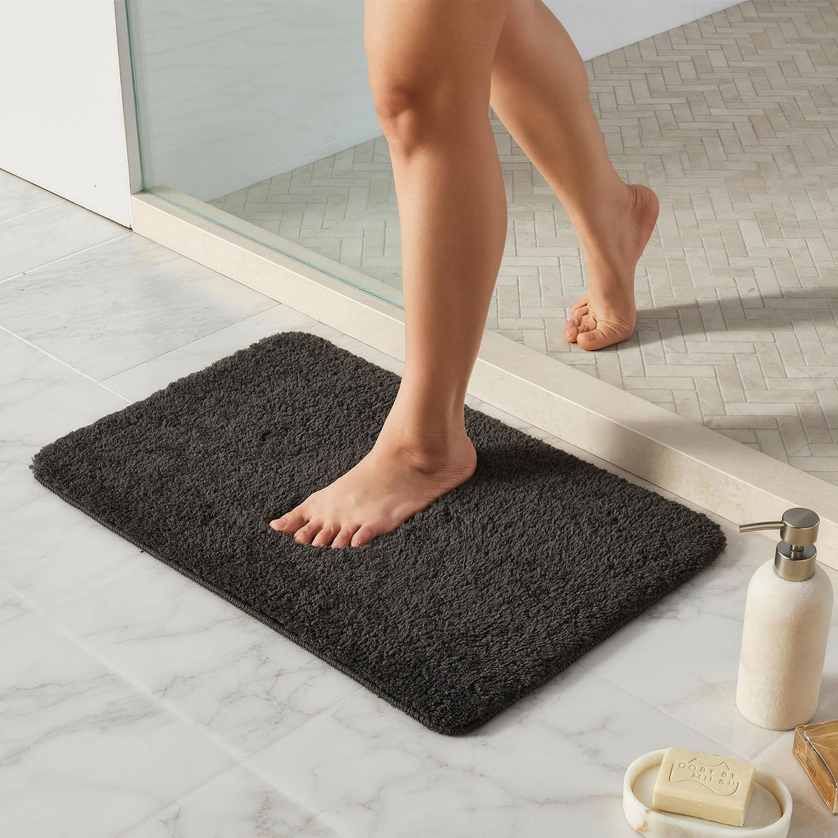 TYUU Black Bathroom Rug, Ultra Soft Bath Rugs Non Slip Washable, Super Absorbent Quick Dry Small Bath Mat with Rubber Backing for Bathroom Floor, Shower, or Sink, Black 16" x 24"