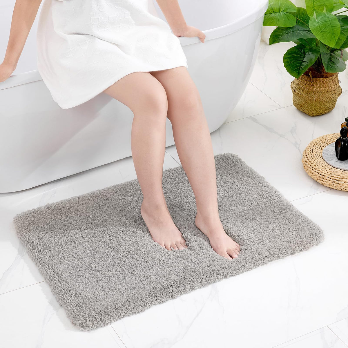Disolla Gray Bathroom Rugs 17x24, Microfiber Non-Slip Plush Small Bath Mat