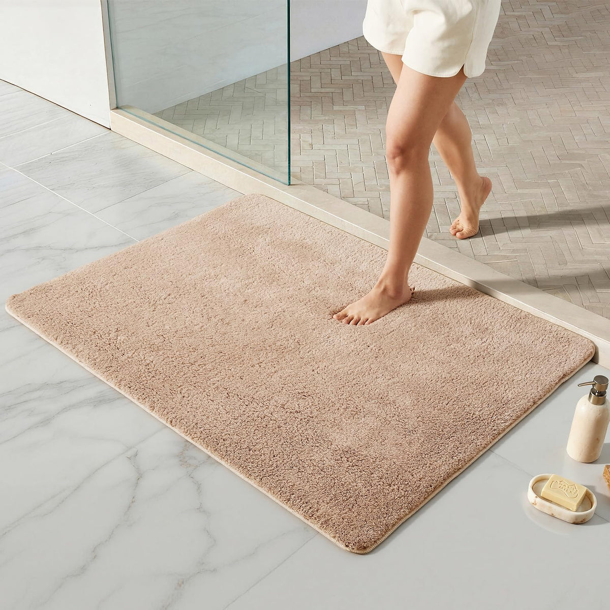 TYUU Black Bathroom Rug, Ultra Soft Bath Rugs Non Slip Washable, Super Absorbent Quick Dry Small Bath Mat with Rubber Backing for Bathroom Floor, Shower, or Sink, Black 16" x 24"