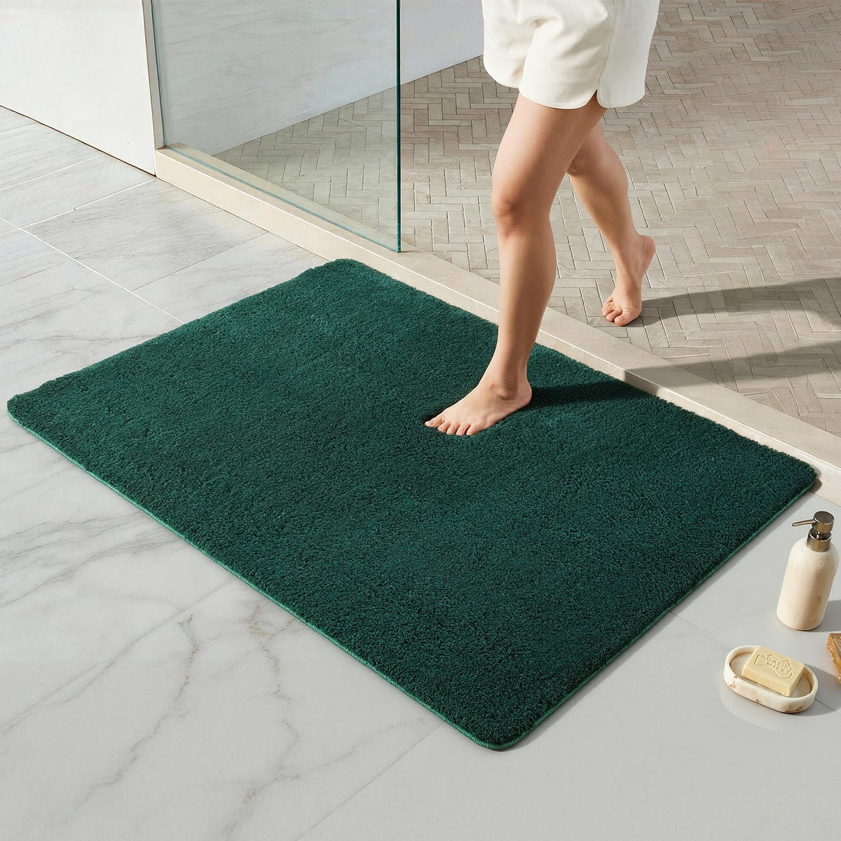 TYUU Black Bathroom Rug, Ultra Soft Bath Rugs Non Slip Washable, Super Absorbent Quick Dry Small Bath Mat with Rubber Backing for Bathroom Floor, Shower, or Sink, Black 16" x 24"