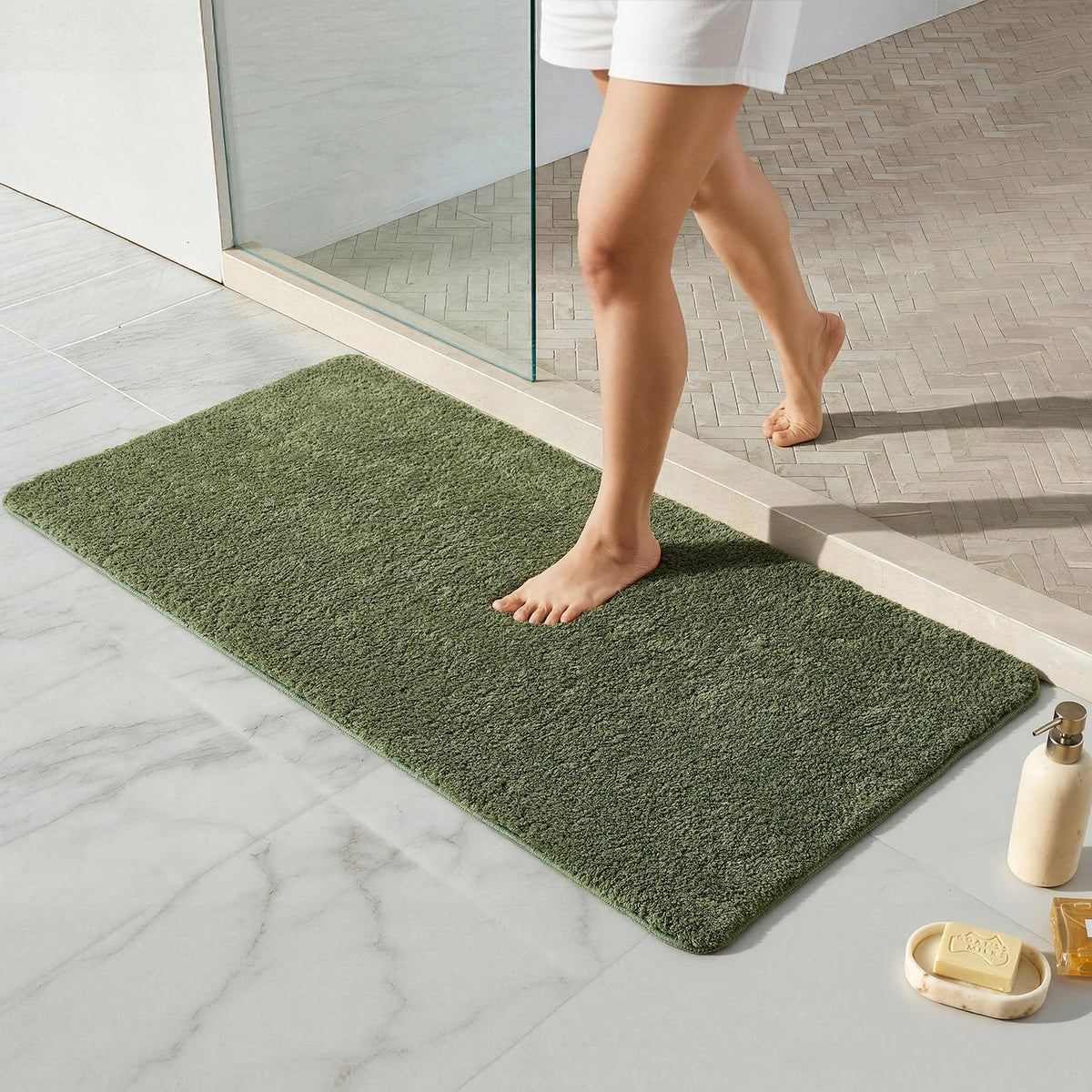 TYUU Black Bathroom Rug, Ultra Soft Bath Rugs Non Slip Washable, Super Absorbent Quick Dry Small Bath Mat with Rubber Backing for Bathroom Floor, Shower, or Sink, Black 16" x 24"