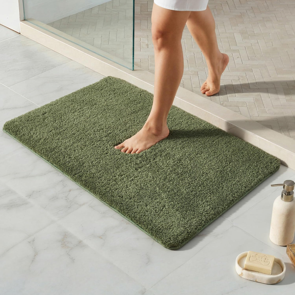 TYUU Black Bathroom Rug, Ultra Soft Bath Rugs Non Slip Washable, Super Absorbent Quick Dry Small Bath Mat with Rubber Backing for Bathroom Floor, Shower, or Sink, Black 16" x 24"