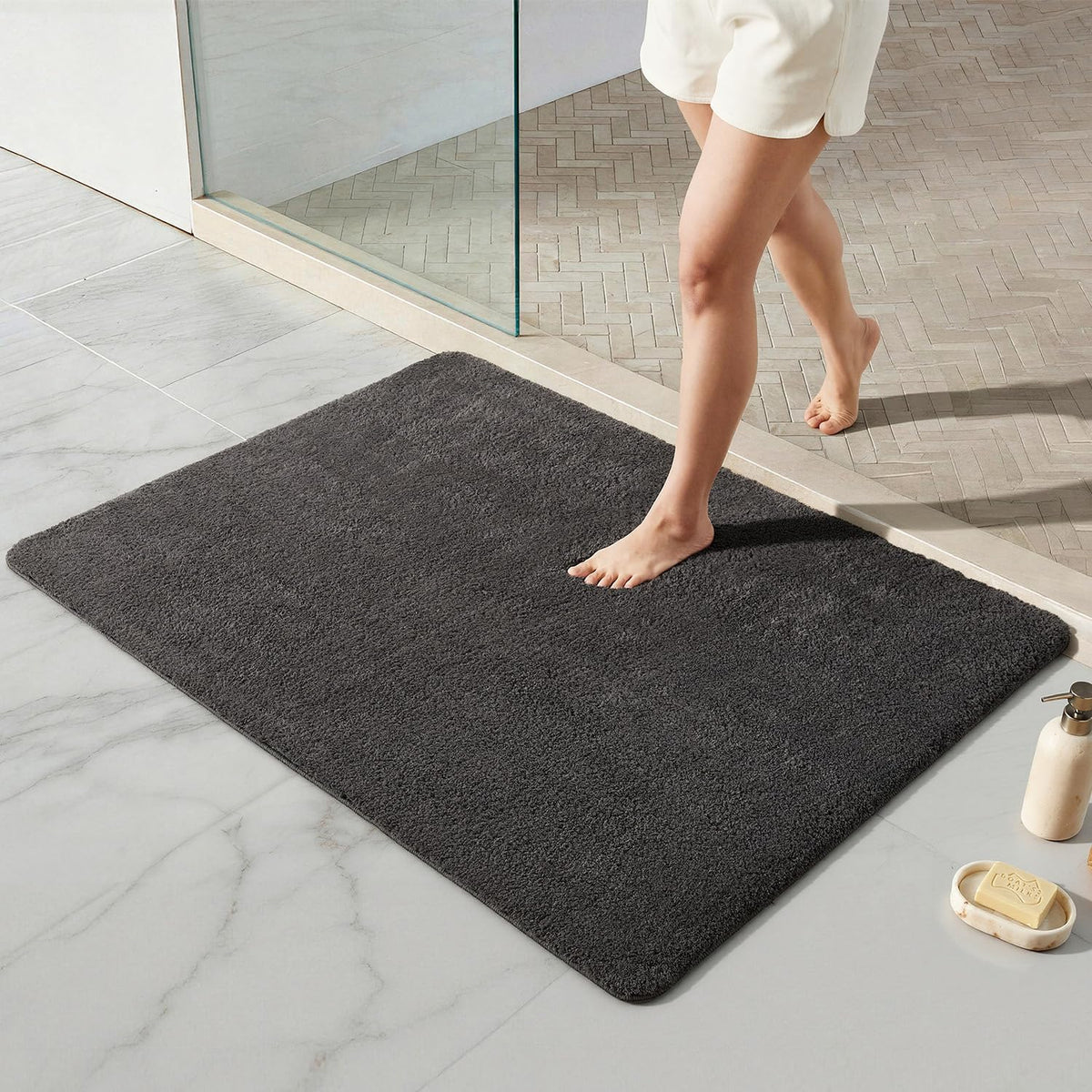 TYUU Black Bathroom Rug, Ultra Soft Bath Rugs Non Slip Washable, Super Absorbent Quick Dry Small Bath Mat with Rubber Backing for Bathroom Floor, Shower, or Sink, Black 16" x 24"