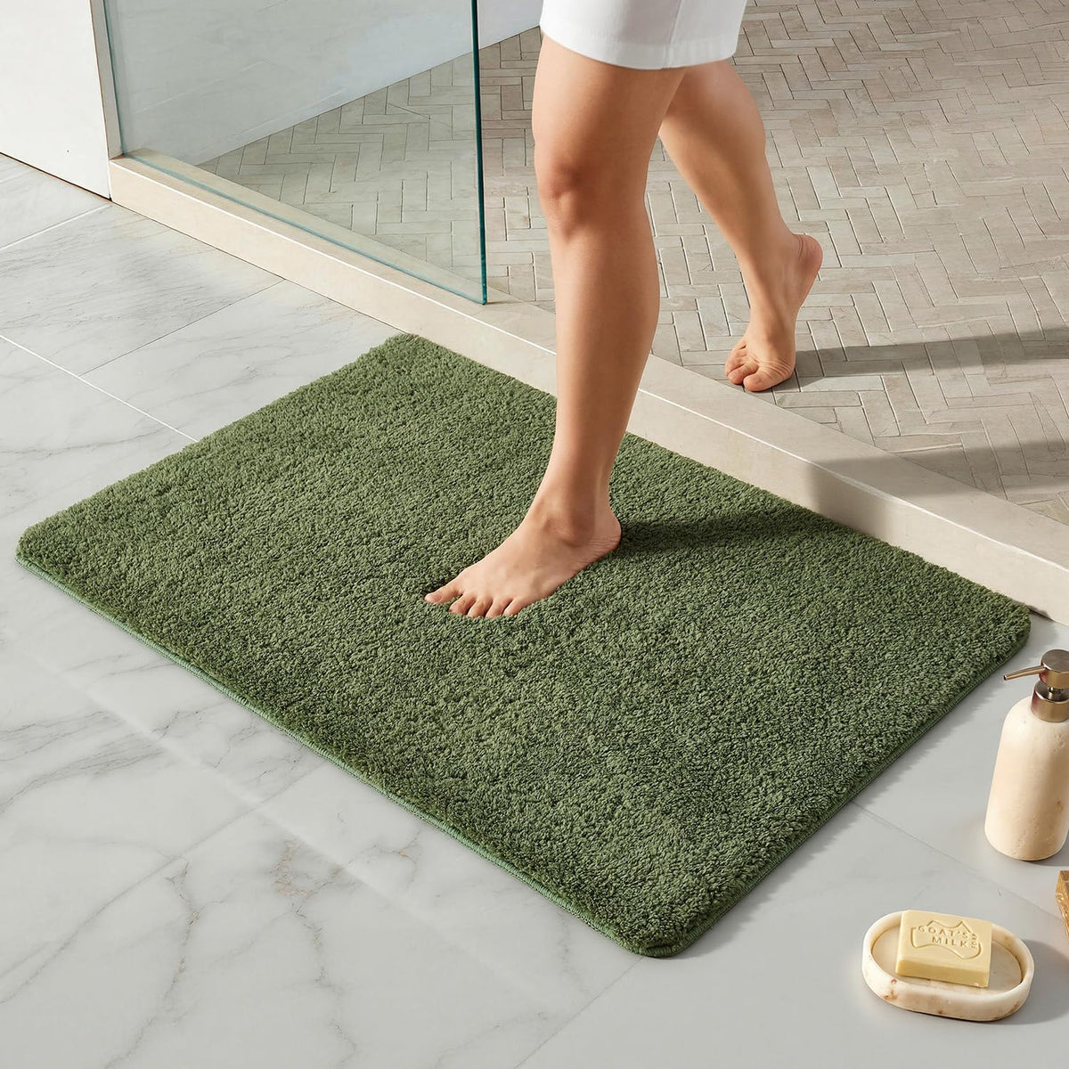 TYUU Black Bathroom Rug, Ultra Soft Bath Rugs Non Slip Washable, Super Absorbent Quick Dry Small Bath Mat with Rubber Backing for Bathroom Floor, Shower, or Sink, Black 16" x 24"
