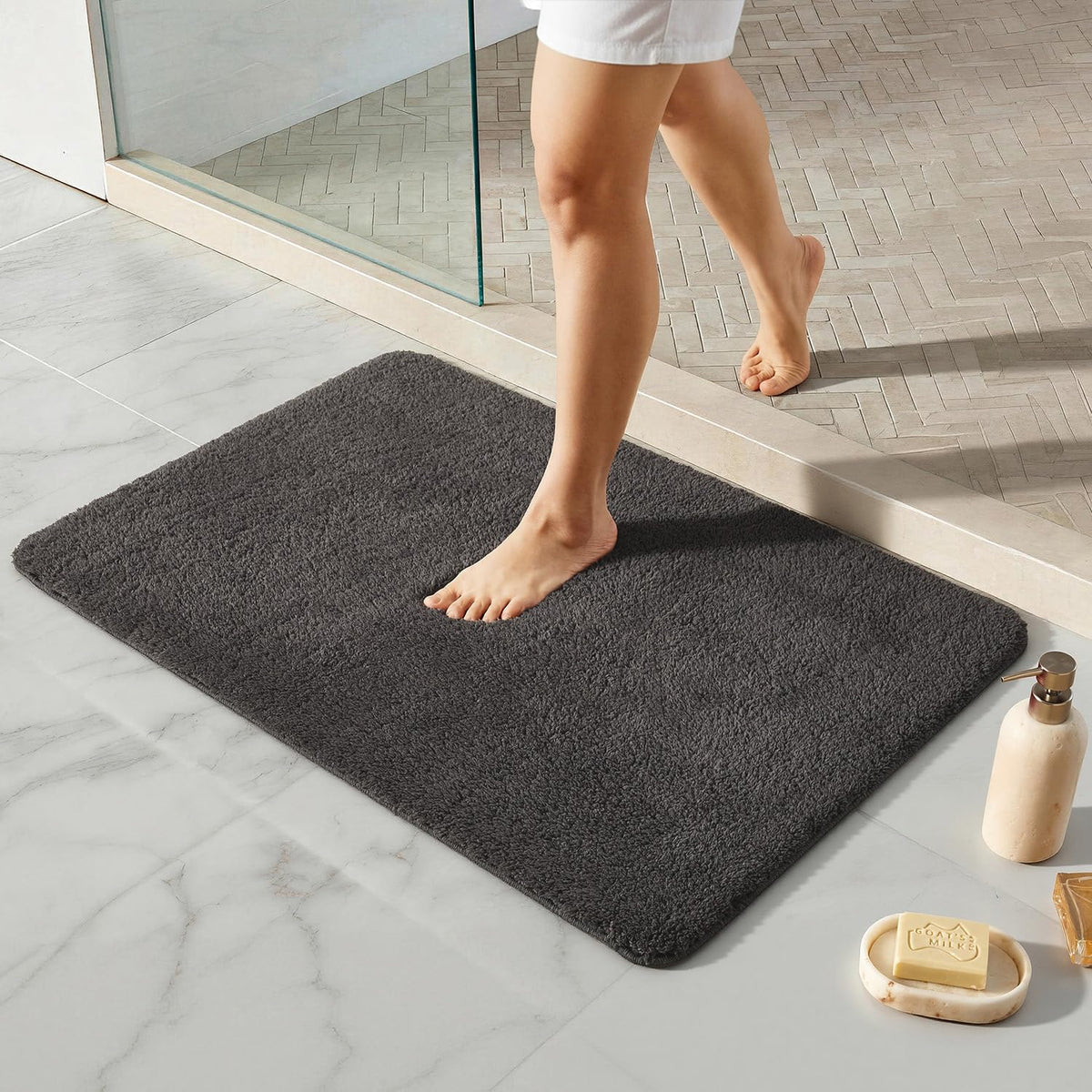 TYUU Black Bathroom Rug, Ultra Soft Bath Rugs Non Slip Washable, Super Absorbent Quick Dry Small Bath Mat with Rubber Backing for Bathroom Floor, Shower, or Sink, Black 16" x 24"