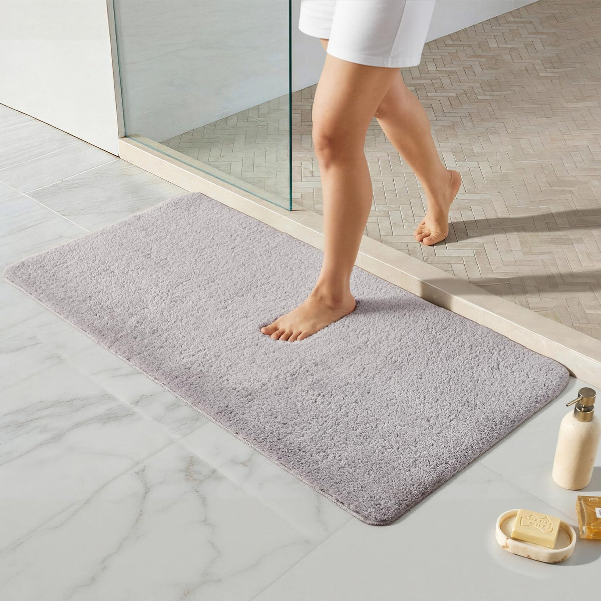TYUU Black Bathroom Rug, Ultra Soft Bath Rugs Non Slip Washable, Super Absorbent Quick Dry Small Bath Mat with Rubber Backing for Bathroom Floor, Shower, or Sink, Black 16" x 24"