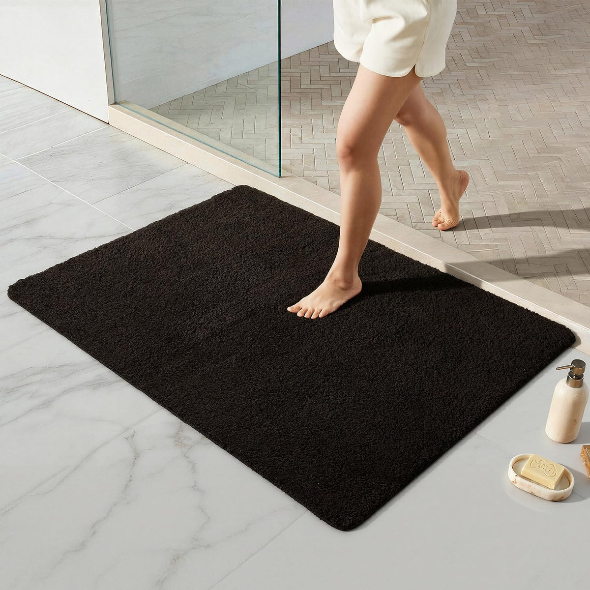 TYUU Black Bathroom Rug, Ultra Soft Bath Rugs Non Slip Washable, Super Absorbent Quick Dry Small Bath Mat with Rubber Backing for Bathroom Floor, Shower, or Sink, Black 16" x 24"