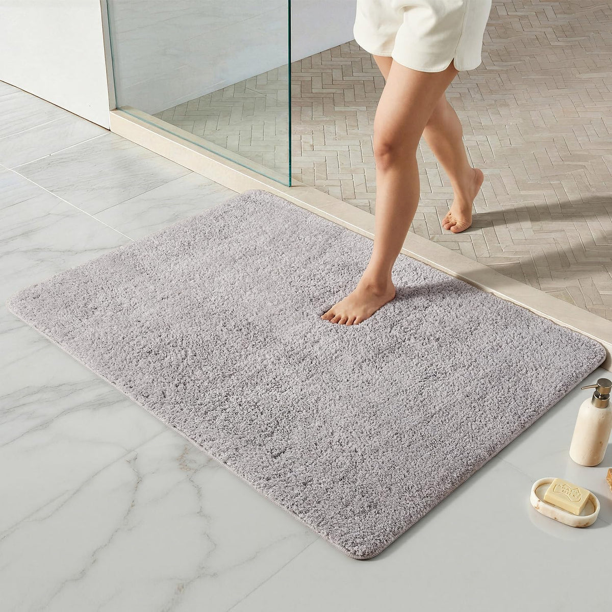 TYUU Black Bathroom Rug, Ultra Soft Bath Rugs Non Slip Washable, Super Absorbent Quick Dry Small Bath Mat with Rubber Backing for Bathroom Floor, Shower, or Sink, Black 16" x 24"