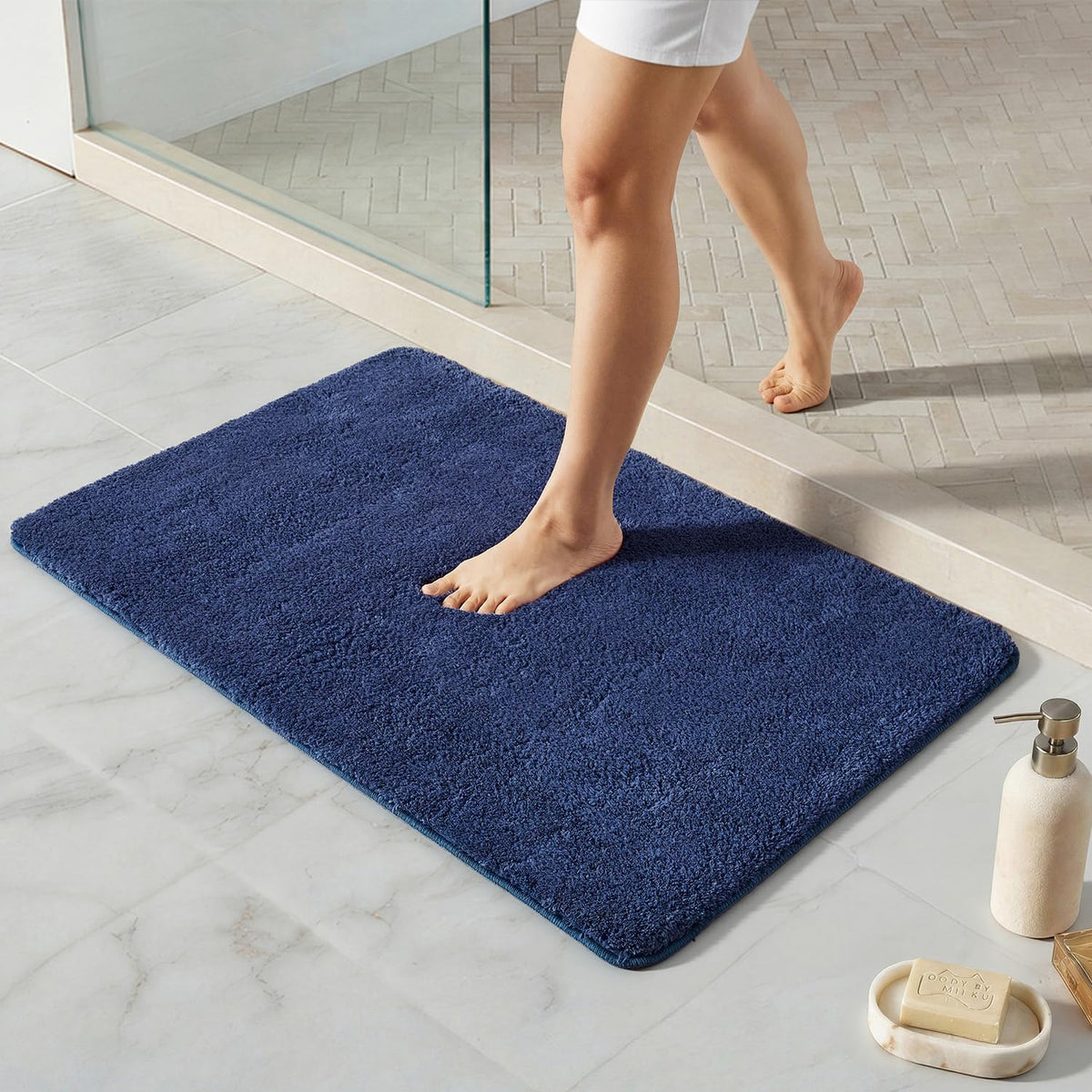 TYUU Black Bathroom Rug, Ultra Soft Bath Rugs Non Slip Washable, Super Absorbent Quick Dry Small Bath Mat with Rubber Backing for Bathroom Floor, Shower, or Sink, Black 16" x 24"