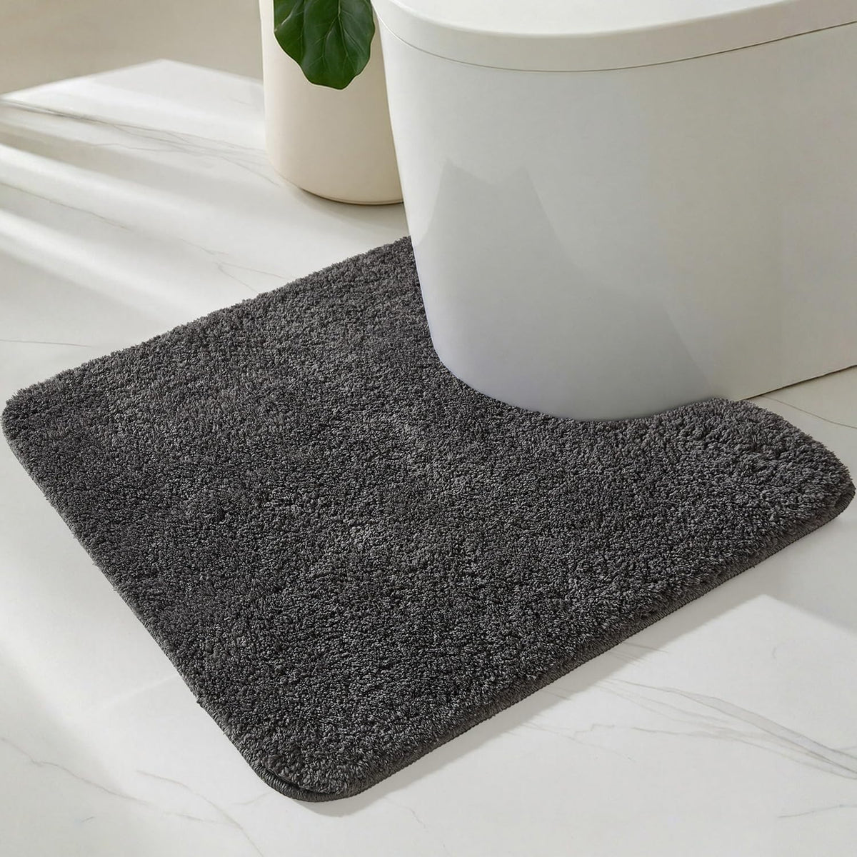 TYUU Black Bathroom Rug, Ultra Soft Bath Rugs Non Slip Washable, Super Absorbent Quick Dry Small Bath Mat with Rubber Backing for Bathroom Floor, Shower, or Sink, Black 16" x 24"