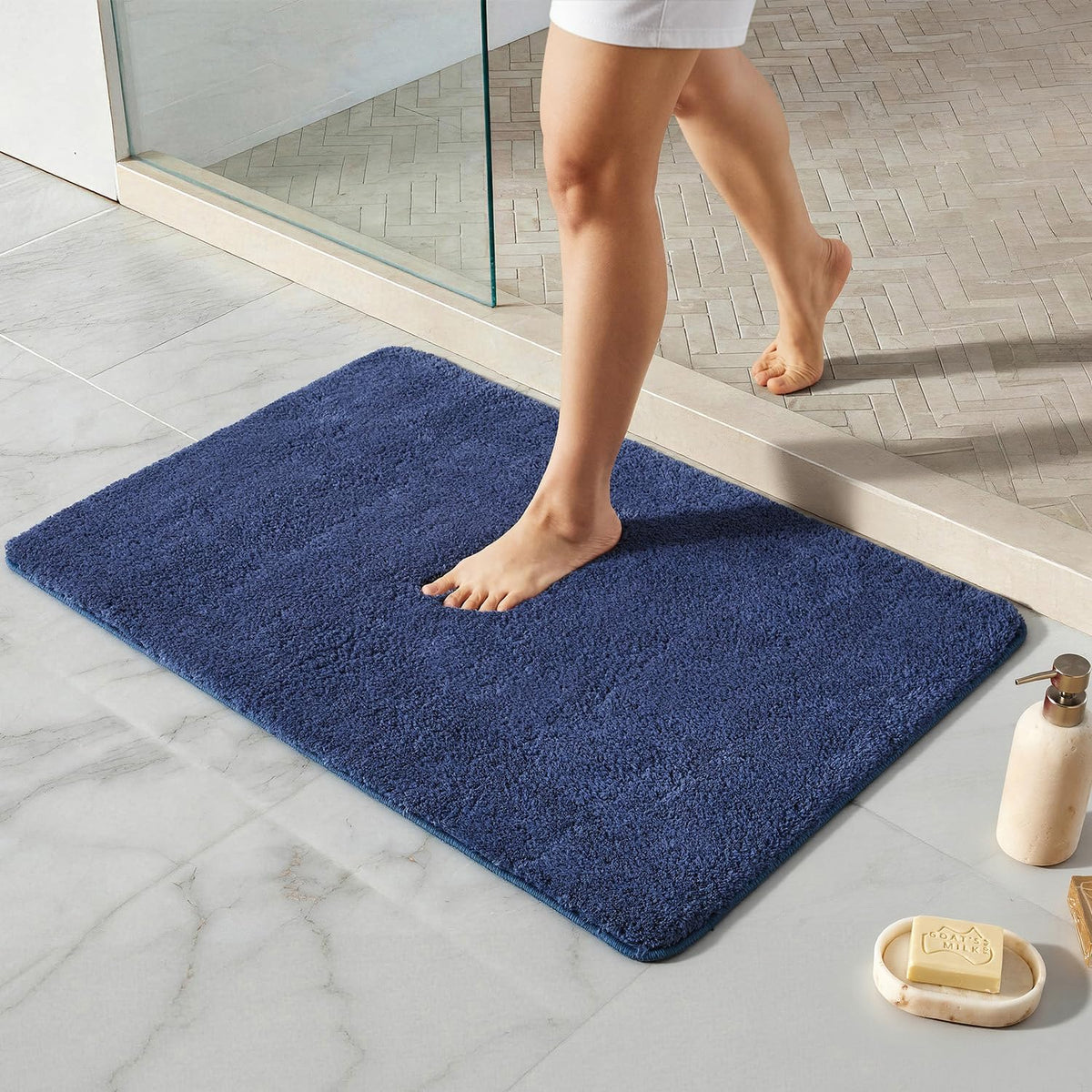 TYUU Black Bathroom Rug, Ultra Soft Bath Rugs Non Slip Washable, Super Absorbent Quick Dry Small Bath Mat with Rubber Backing for Bathroom Floor, Shower, or Sink, Black 16" x 24"
