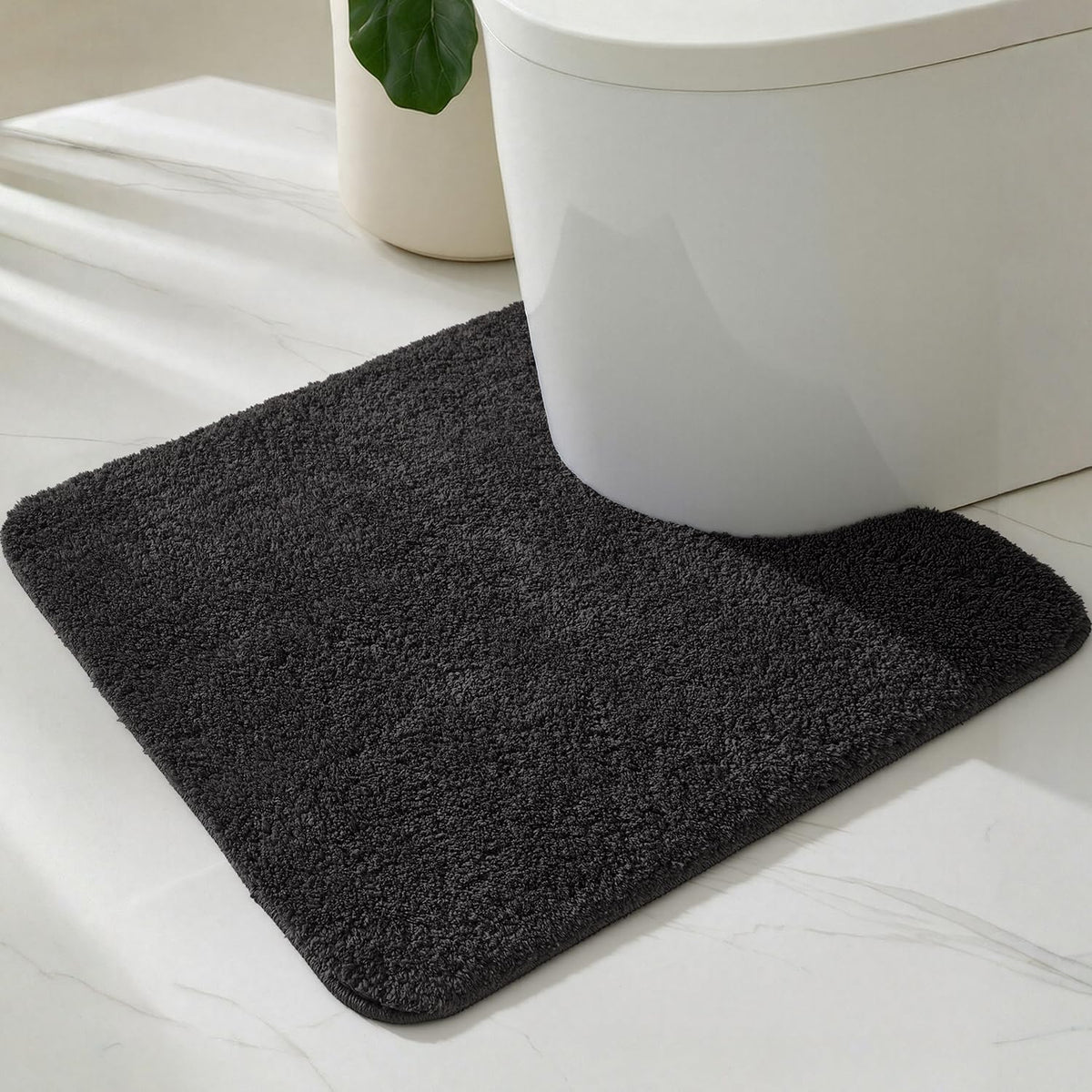 TYUU Black Bathroom Rug, Ultra Soft Bath Rugs Non Slip Washable, Super Absorbent Quick Dry Small Bath Mat with Rubber Backing for Bathroom Floor, Shower, or Sink, Black 16" x 24"