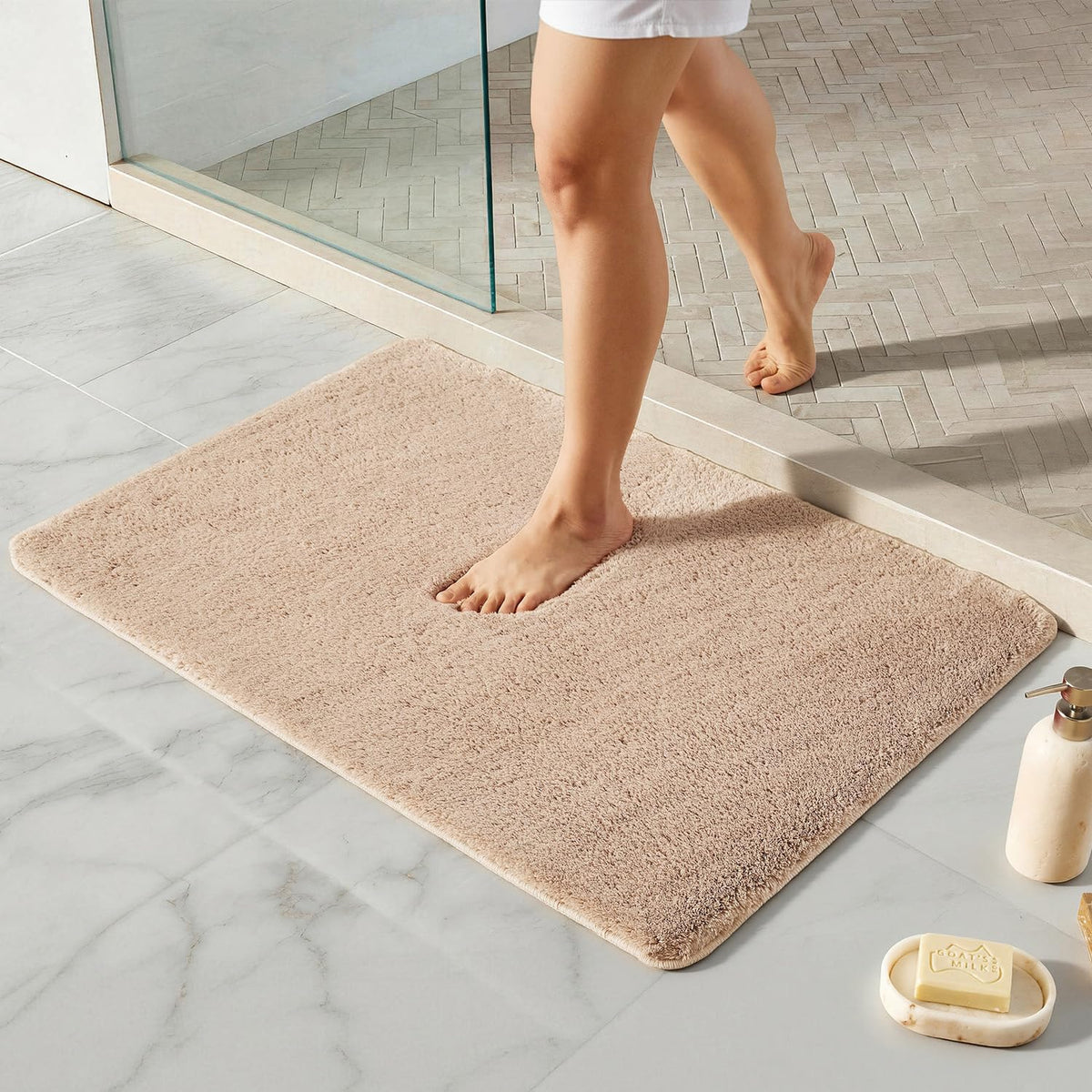TYUU Black Bathroom Rug, Ultra Soft Bath Rugs Non Slip Washable, Super Absorbent Quick Dry Small Bath Mat with Rubber Backing for Bathroom Floor, Shower, or Sink, Black 16" x 24"
