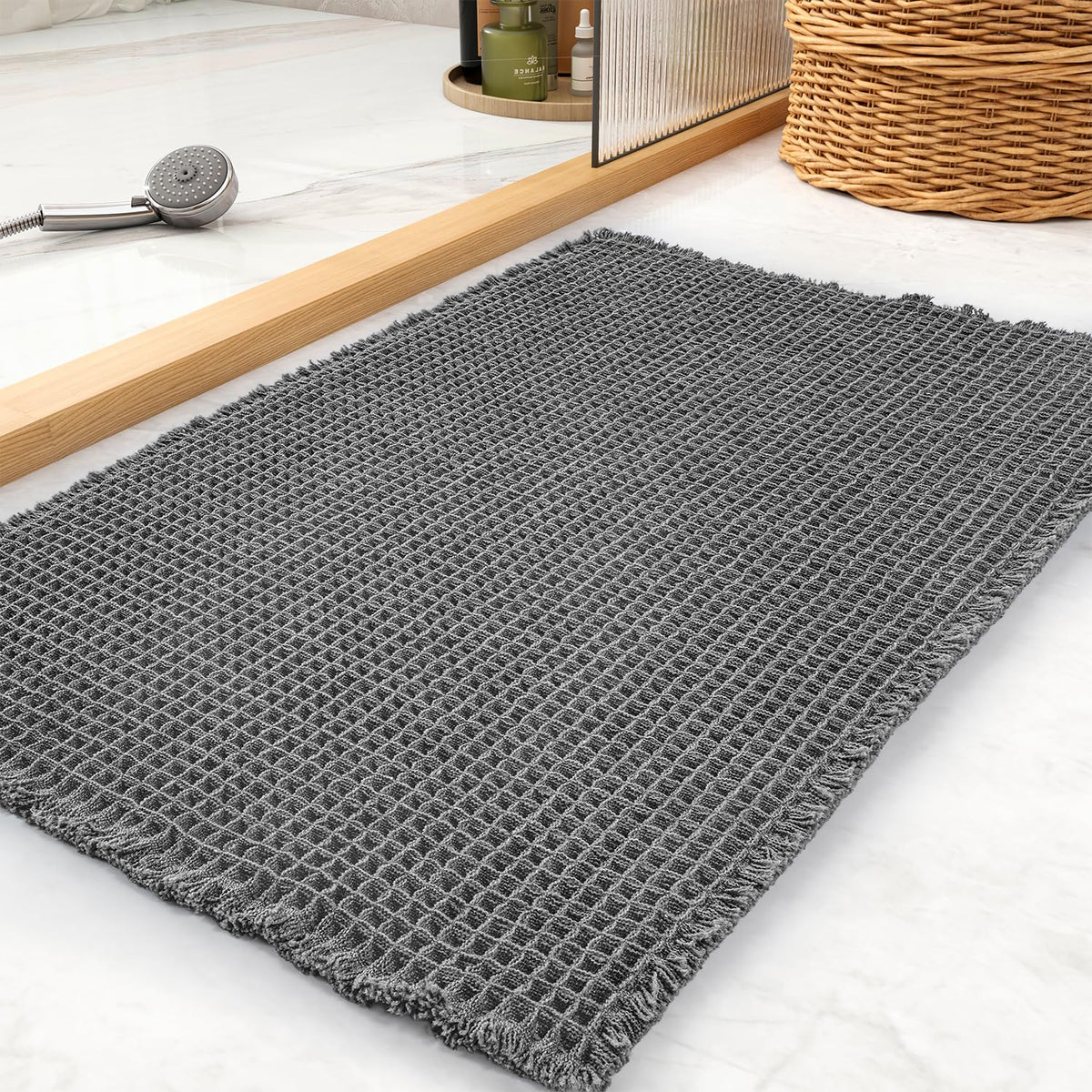 tchdio Waffle Bath Mat Rug, Super Absorbent Non Slip Bath Mats Ultra Soft Bathmat Machine Washable Bathroom Rugs with Tassels, Bath Rugs for Bathroom Floor Beside Tub, 17" x 24", Brown