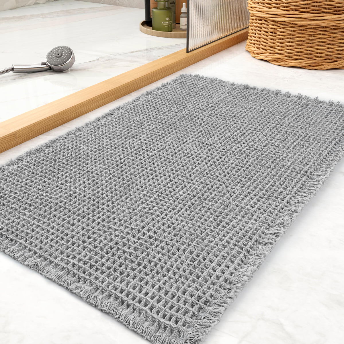 tchdio Waffle Bath Mat Rug, Super Absorbent Non Slip Bath Mats Ultra Soft Bathmat Machine Washable Bathroom Rugs with Tassels, Bath Rugs for Bathroom Floor Beside Tub, 17" x 24", Brown