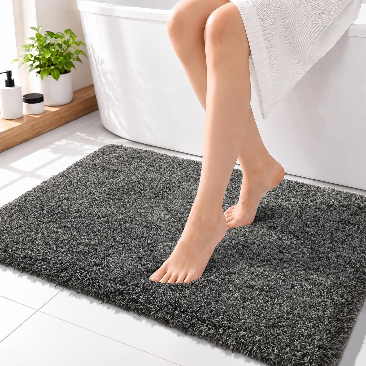 Yimobra Bathroom Rugs Non Slip Washable 32X20, Ultra Soft and Water Absorbent Bath Mats, Plush Fluffy Shower Mat Outside, Microfiber Thick Matts for Bathroom Floor/Tub, Light Gray and White
