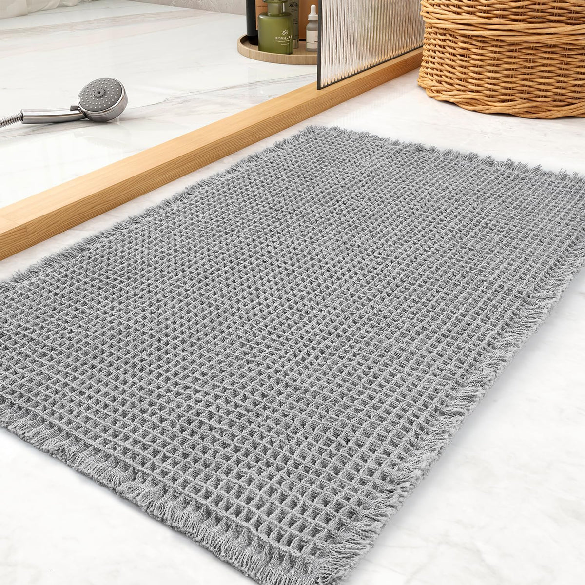 tchdio Waffle Bath Mat Rug, Super Absorbent Non Slip Bath Mats Ultra Soft Bathmat Machine Washable Bathroom Rugs with Tassels, Bath Rugs for Bathroom Floor Beside Tub, 17" x 24", Brown